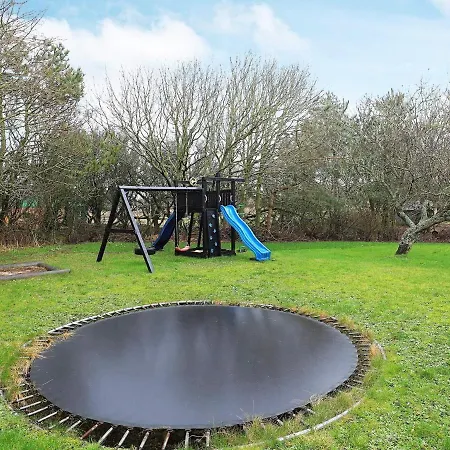 Enormous Holiday In With Swimming Pool *