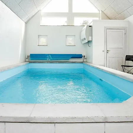 펜션 Enormous Holiday In With Swimming Pool *
